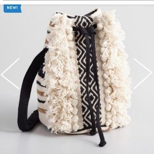 Geometric print crossbody bucket bag